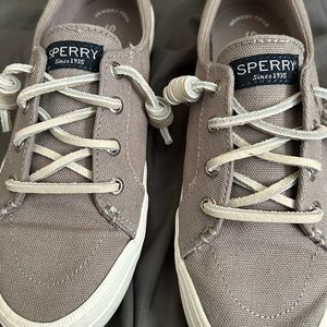 Gray Sperry women’s crest vibe sneaker